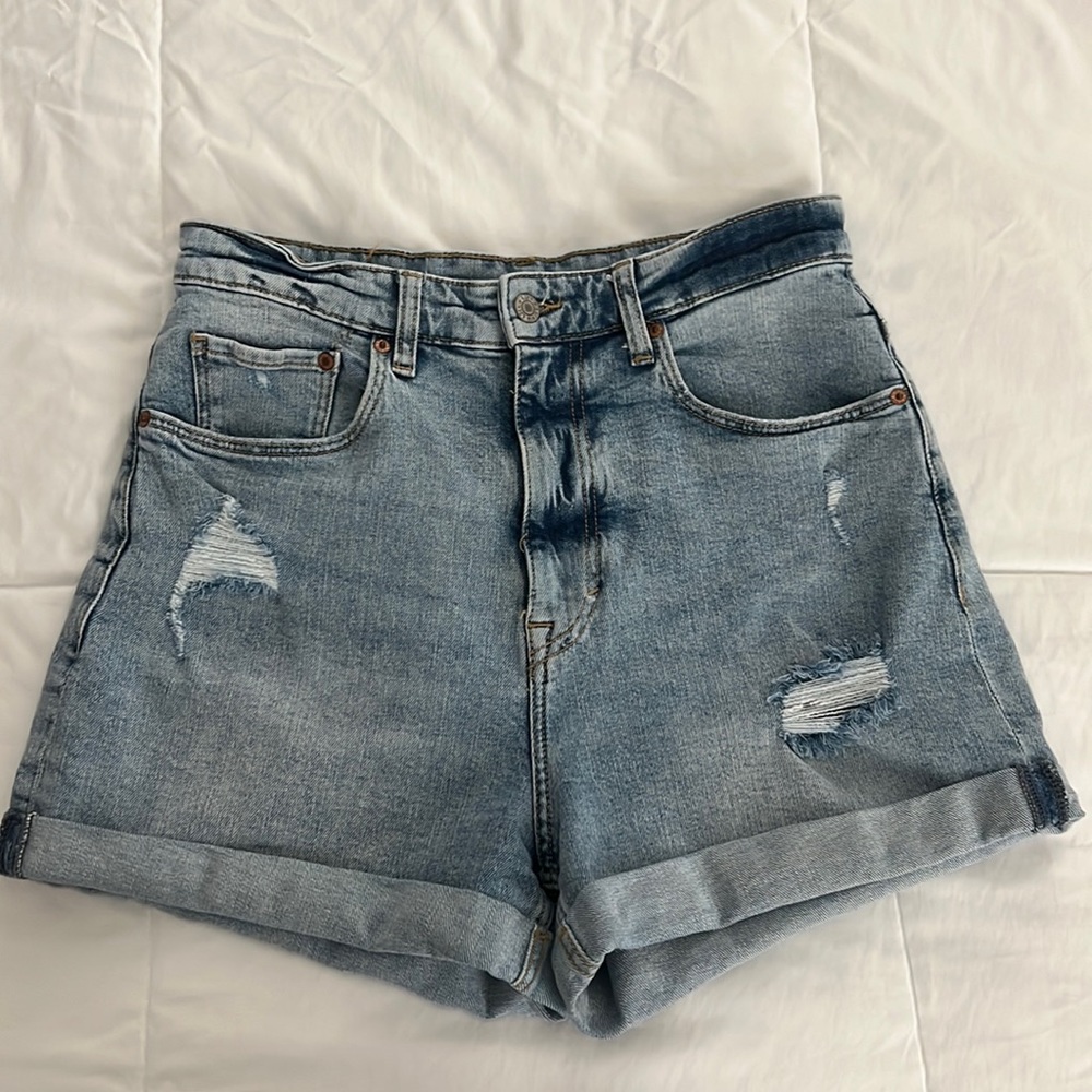 H&M mom jean shorts - size 8. High waist, distressed.